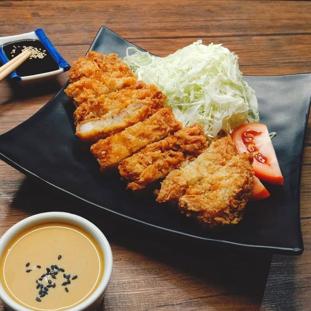 Crispy tonkatsu with cabbage